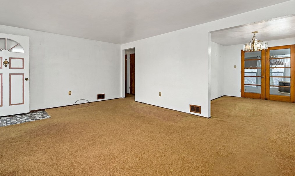 807 Westbury Rd, North Versailles, PA 15137-1445