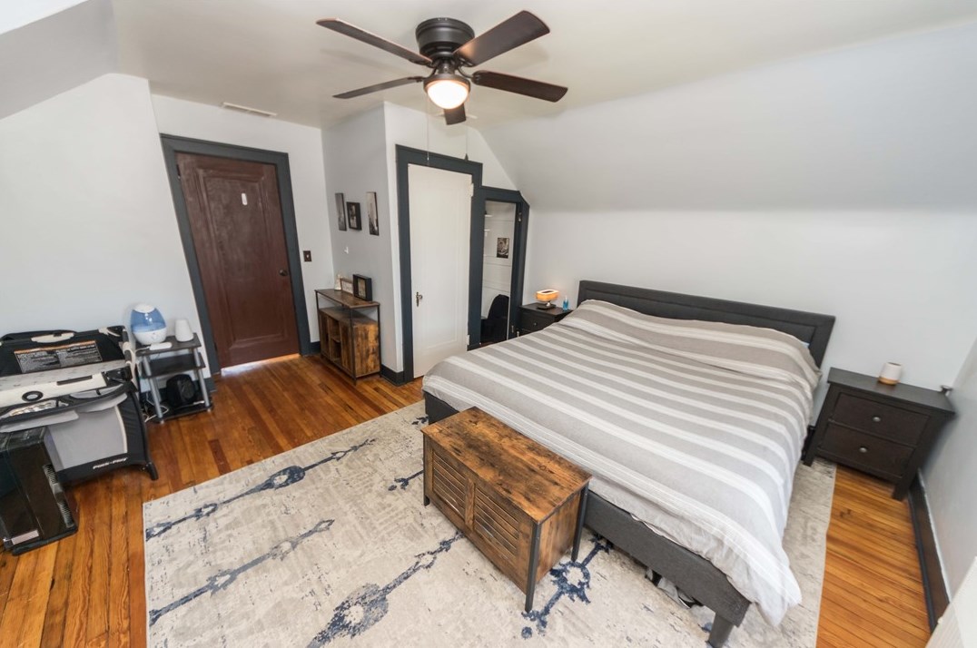 2551 Park Rd, Bethel Park PA  15102-3647 exterior