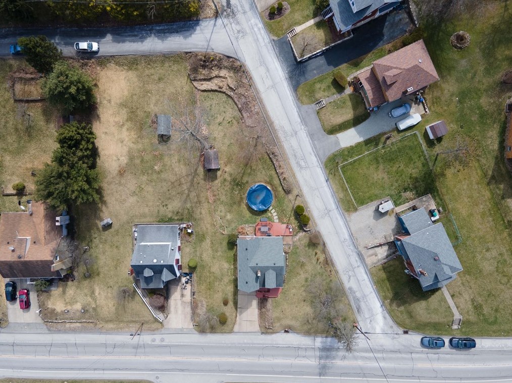 2551 Park Rd, Bethel Park PA  15102-3647 exterior