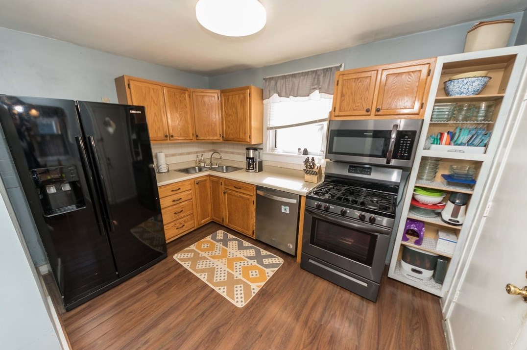 2551 Park Rd, Bethel Park PA  15102-3647 exterior