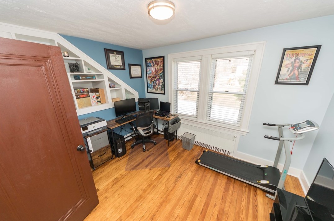 2551 Park Rd, Bethel Park PA  15102-3647 exterior