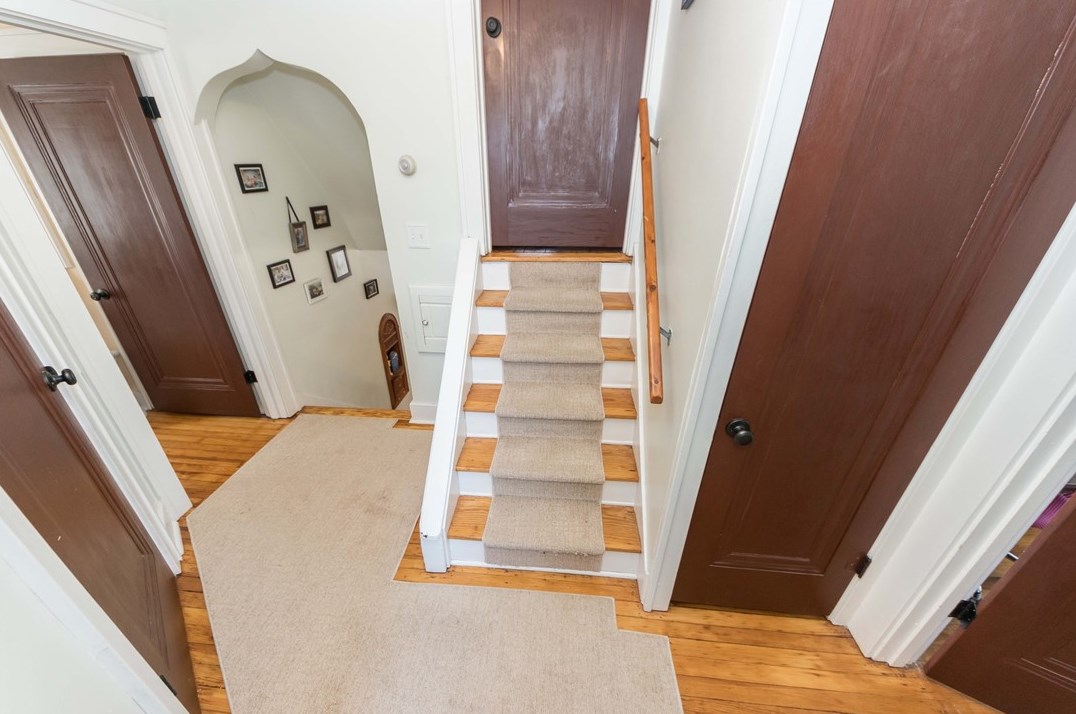 2551 Park Rd, Bethel Park PA  15102-3647 exterior