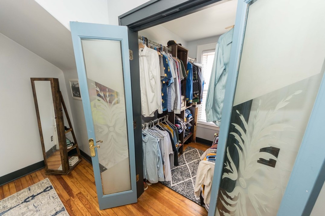 2551 Park Rd, Bethel Park PA  15102-3647 exterior