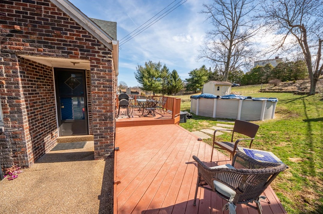 2551 Park Rd, Bethel Park PA  15102-3647 exterior