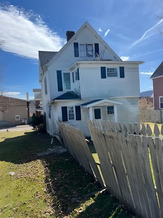 111 N 4th St, Youngwood, PA 15697