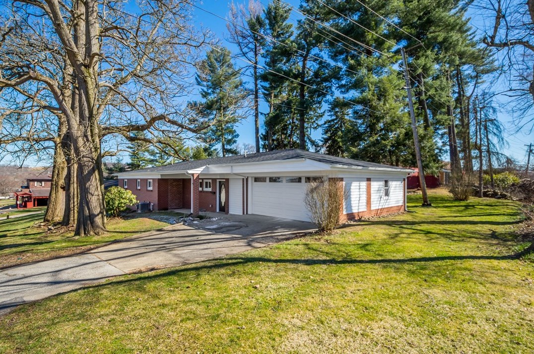 27 Johnson Rd, Houston, PA 15342-1222
