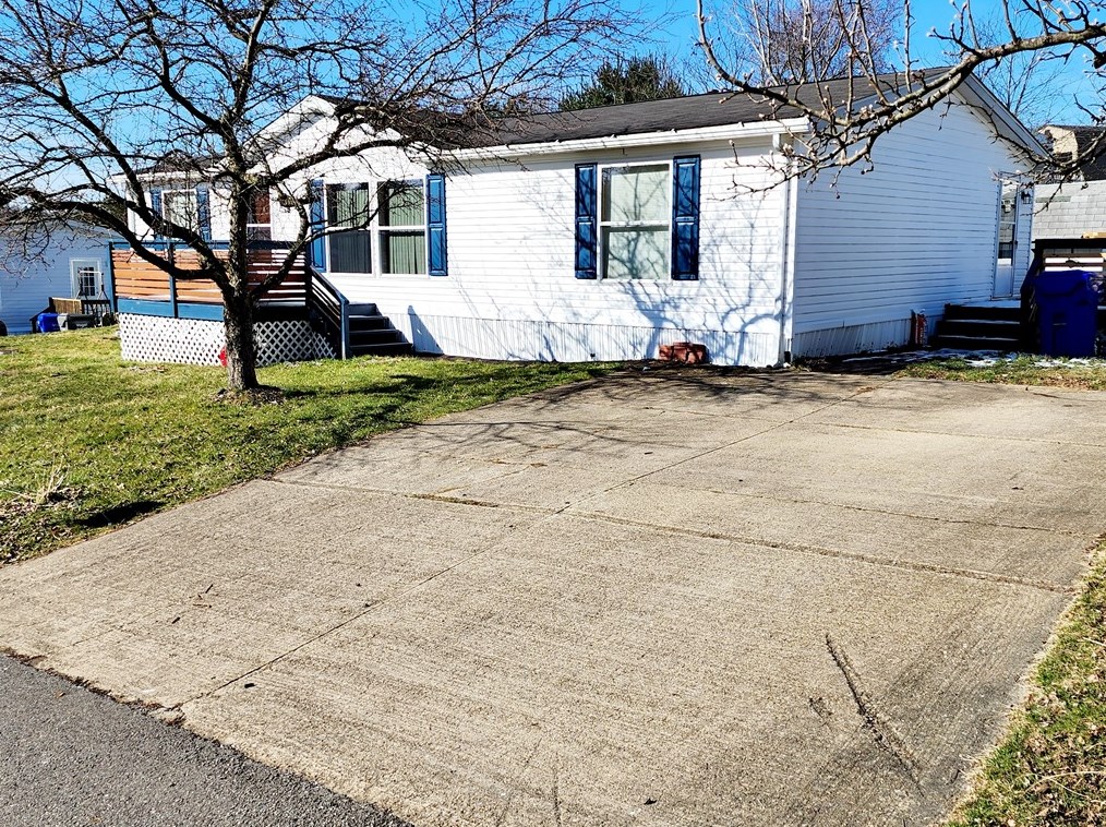 123 Marylynn Ln, Valencia, PA 16059