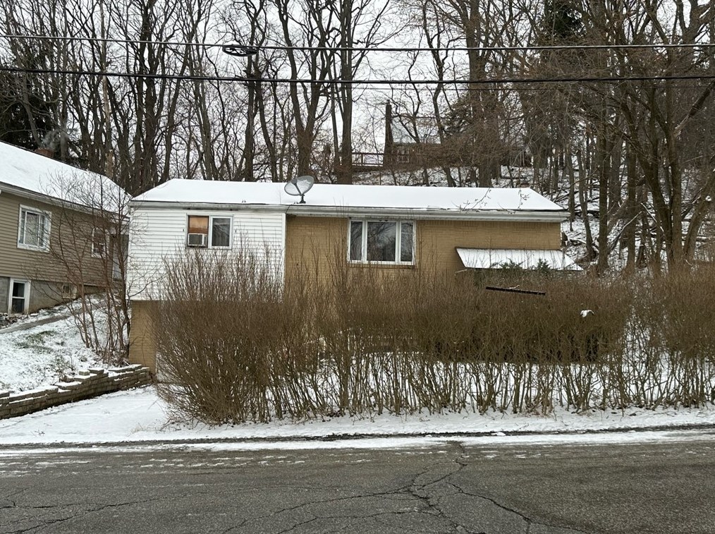 127 Johnston Rd, Penn Hills, PA 15241