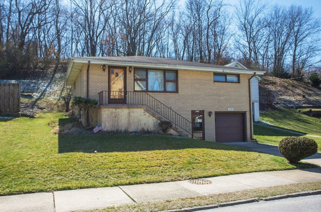 215 1st St, Trafford, PA 15085