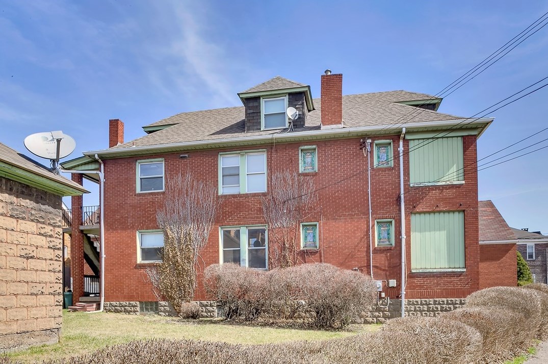 321 Center St, East Pgh, PA 15112