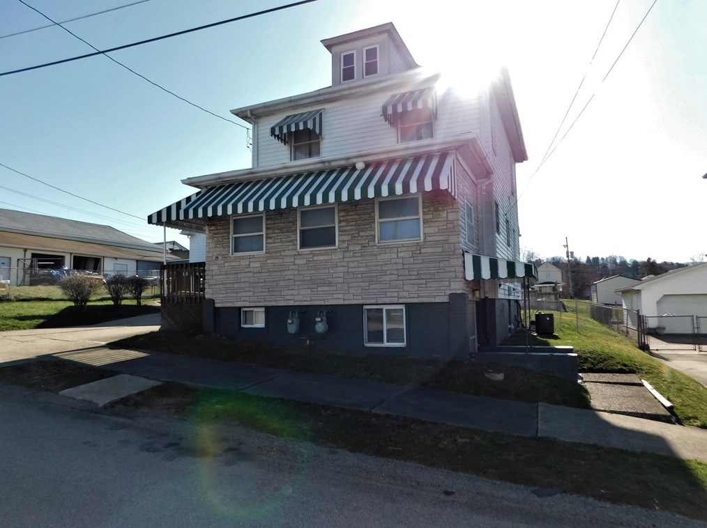 29 Whiteman Ave, Oliphant Furnace, PA 15401-4328