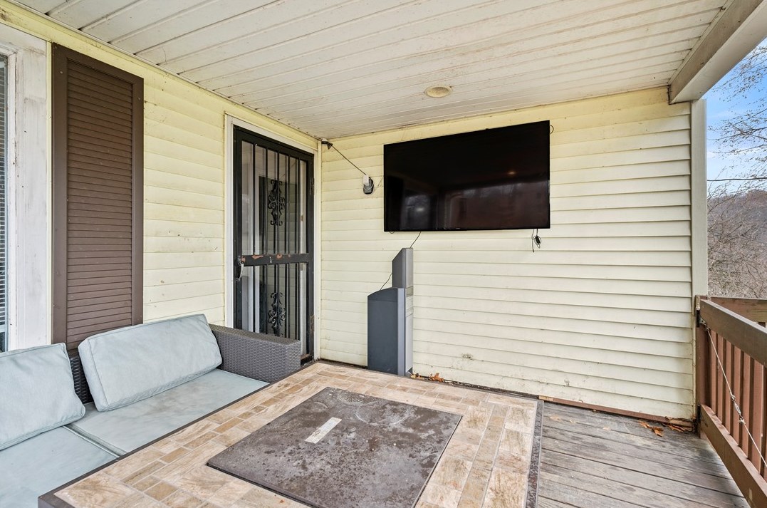 211 Johnston St, Jeannette, PA 15644