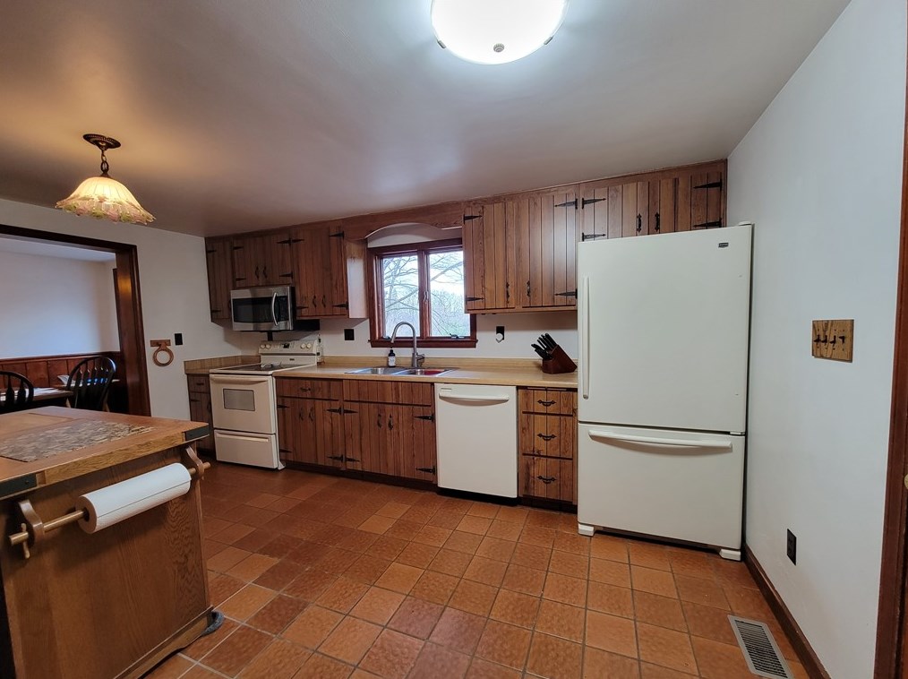 631 Howard St, Ambridge, PA 15003