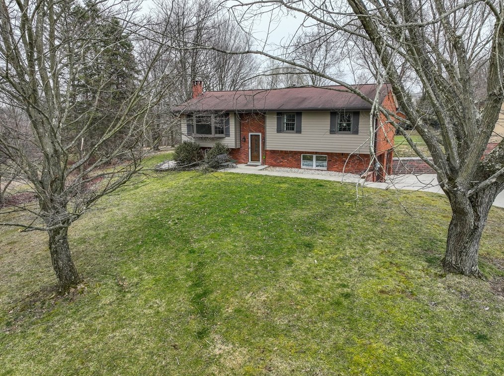 346 Hemlock Rd, Trafford, PA 15085