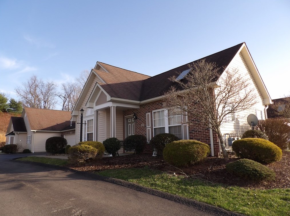 104 Filbert St, Oliphant Furnace, PA 15401-7304