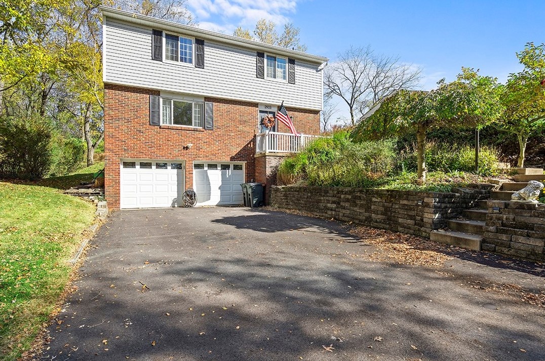 2923 Amy Dr, Library, PA 15129