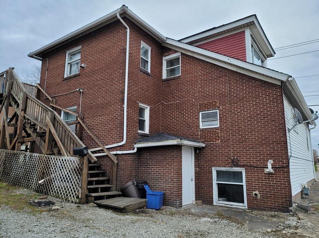657 Grove St, Greensburg, PA 15601-2851