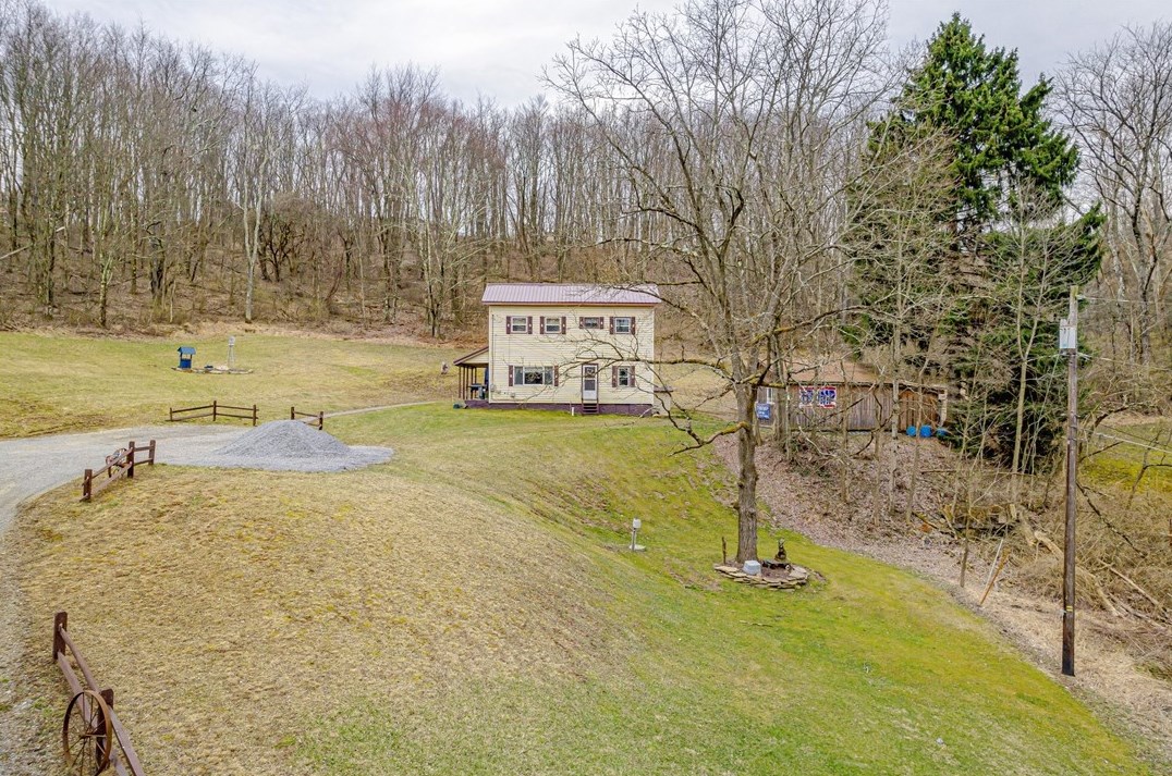 110 Valley View Dr, Kittanning, PA 16201