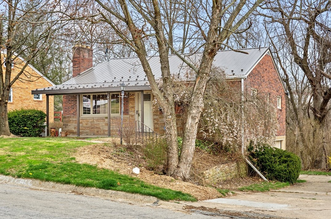 216 Morgan St, New Kensington, PA 15068-2643