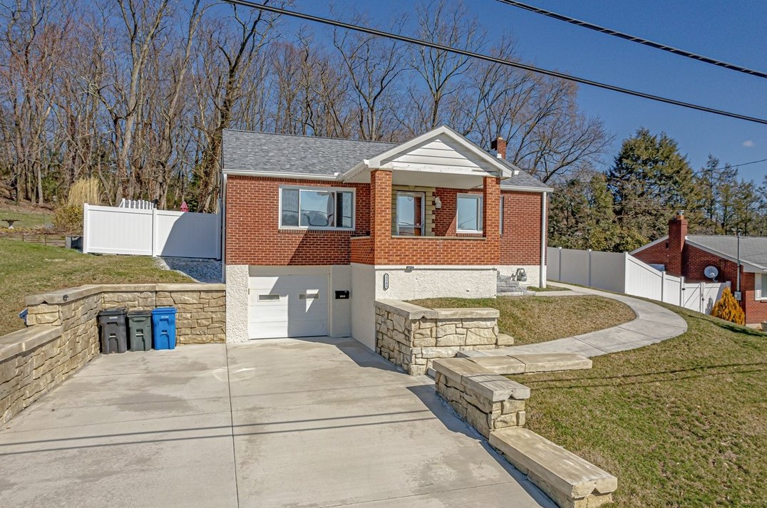 12199 Herold Dr, North Huntingdon, PA 15642