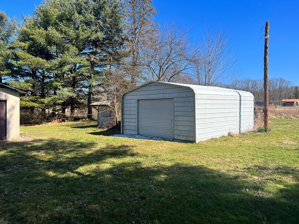494 Mercer Rd, Greenville, PA 16125
