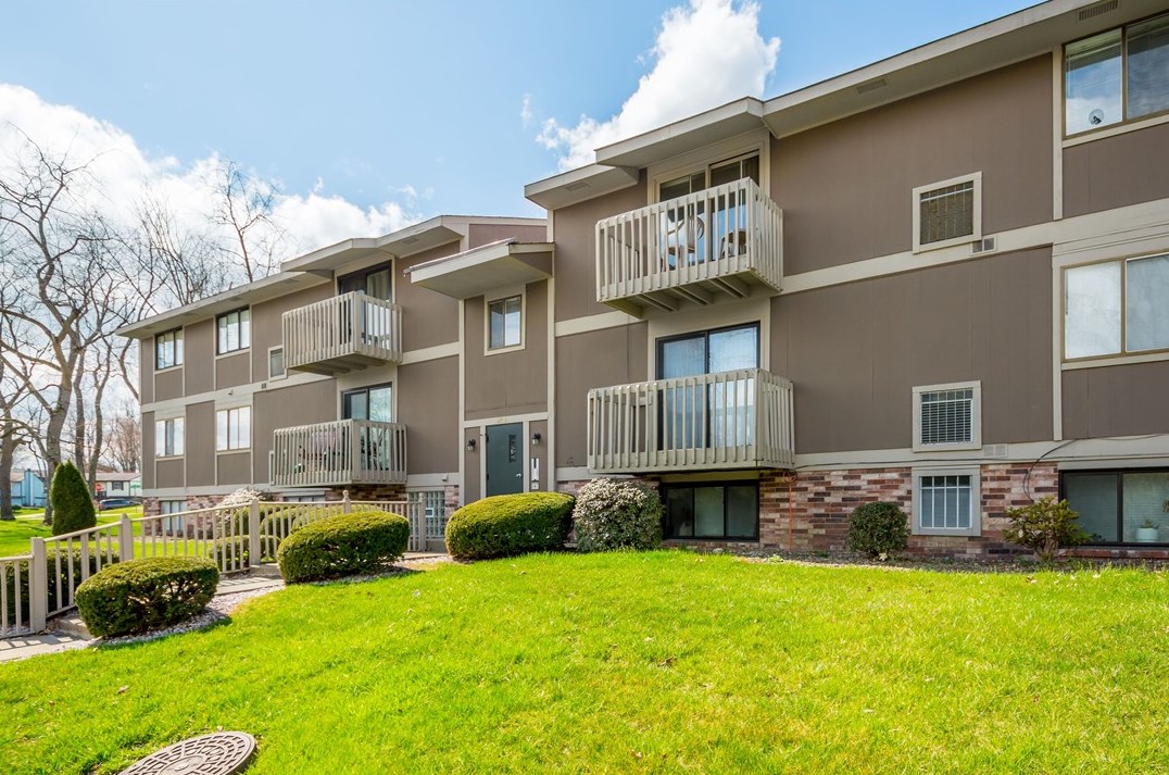 2455 Brook Ledge Rd #32b South, Bridgeville, PA 15017