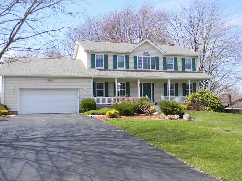 381 Mccombs Cir, New Castle, PA 16101