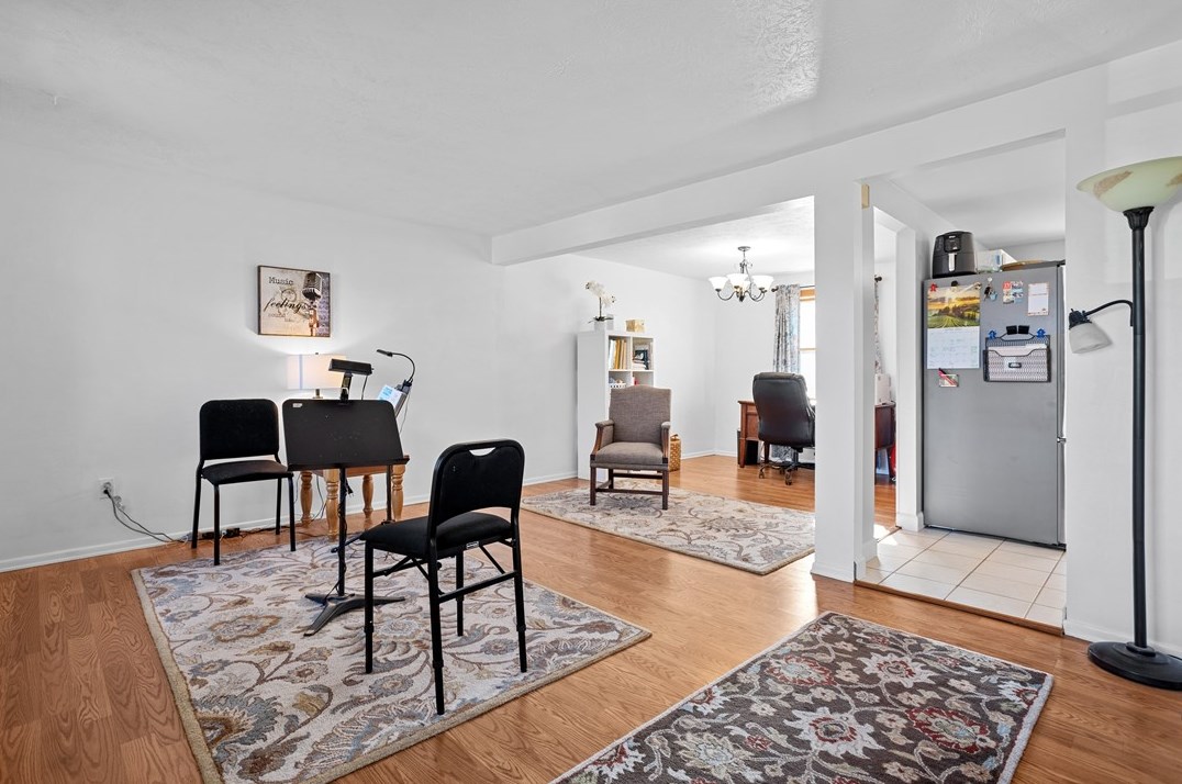 992 Willow Glen Dr, Bethel Park, PA 15102-2365