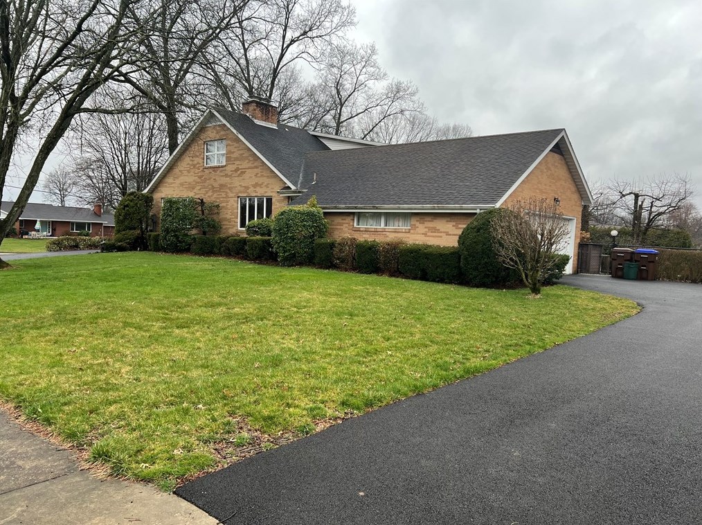 1695 Highland Rd, Sharon, PA 16146