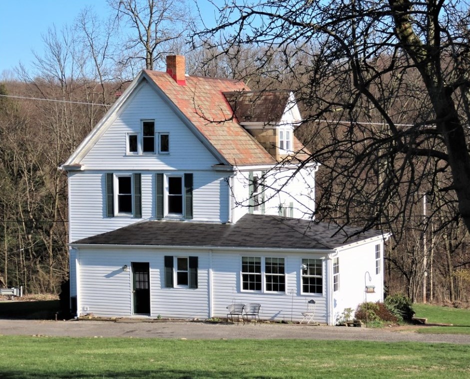 319 Harmony Rd, New Brighton, PA 15066
