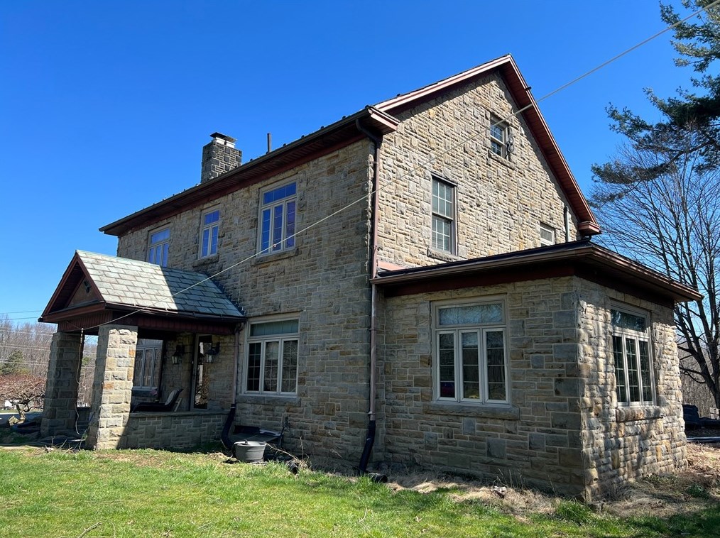 350 Irishtown Rd, Grove City, PA 16127