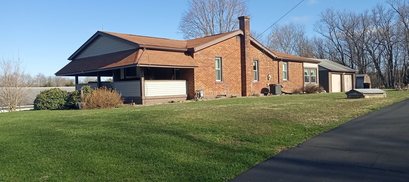 857 Mercer Grove City Rd, Mercer, PA 16137-5527
