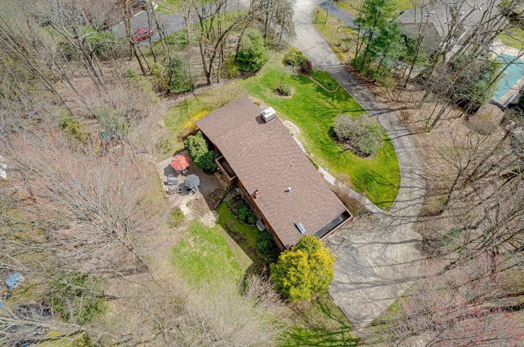 23 Hampshire Dr, Greensburg, PA 15601-1064