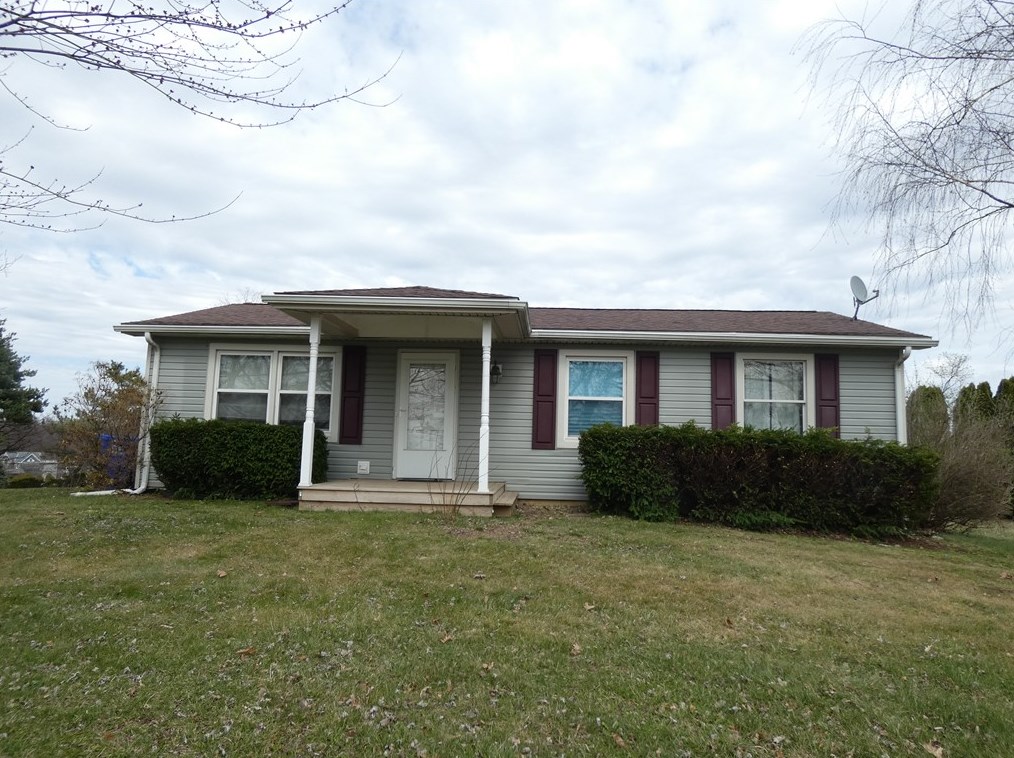 818 Mercer Rd, Butler, PA 16001