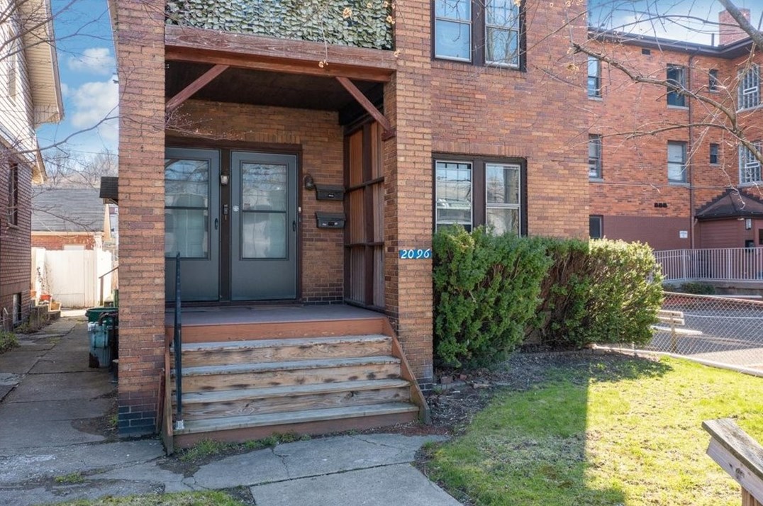 2096 Duss Ave, Ambridge, PA 15003