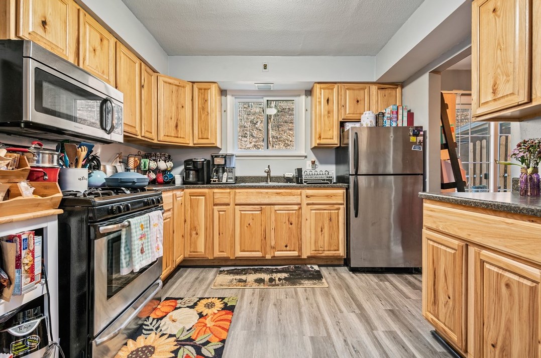 959 Hazel Ave, Ambridge, PA 15003