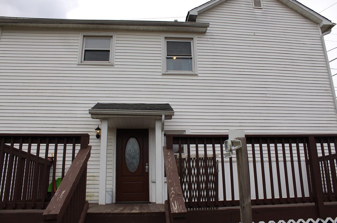 7185 Market St, Mercer, PA 16137-2433