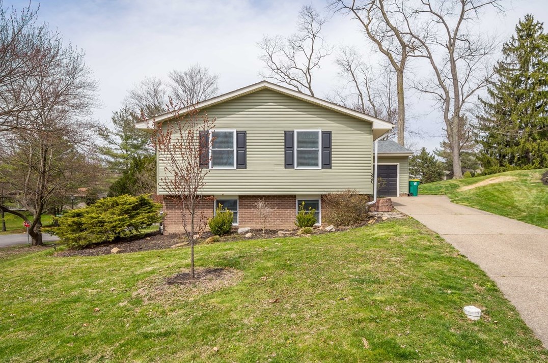 220 Hunting Ridge Rd South, Bridgeville, PA 15017