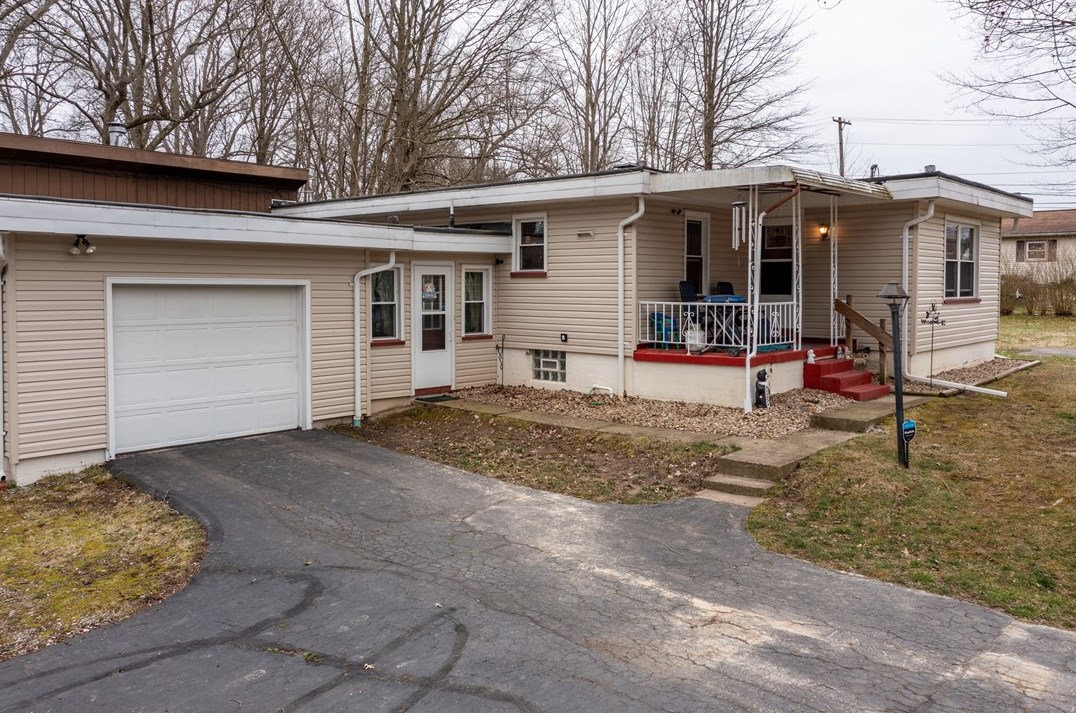 2105 Stafford St, Hermitage, PA 16148