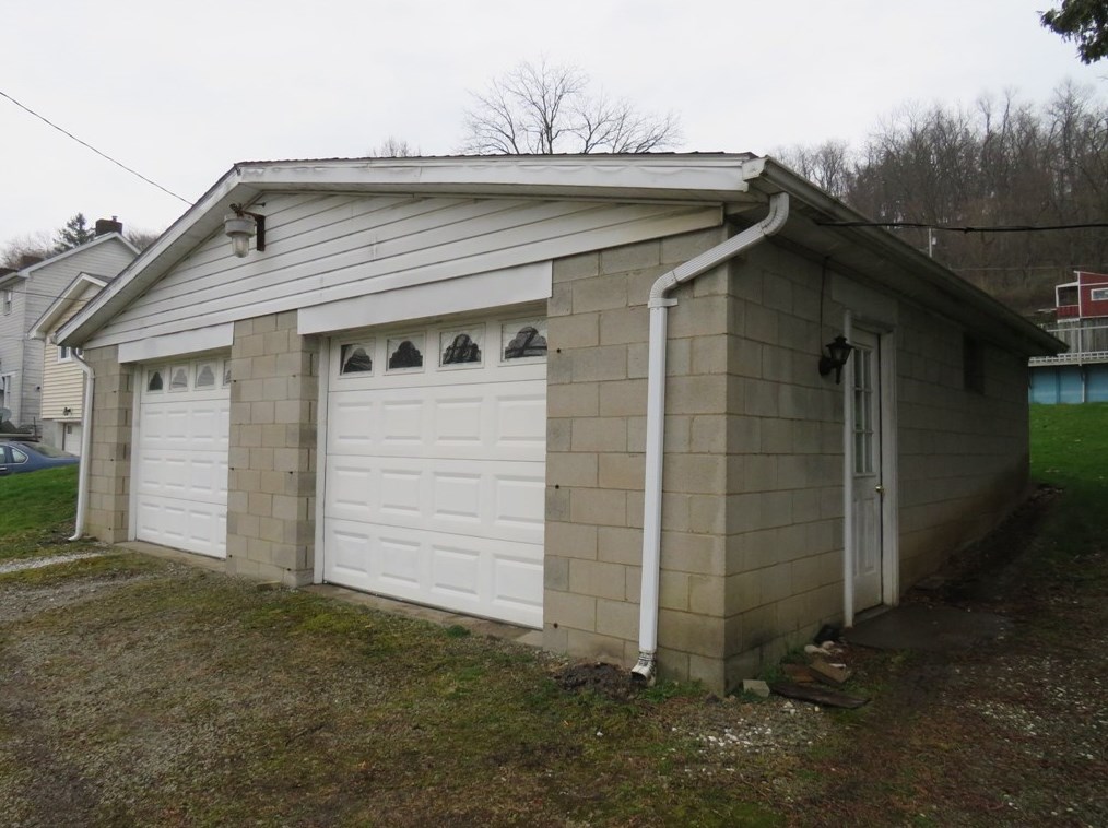 410 N 2nd St, West Newton, PA 15089