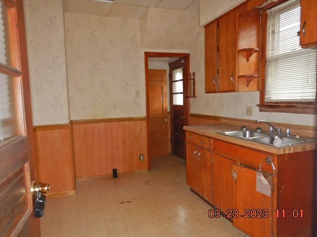 910 Vogan St, New Castle, PA 16101