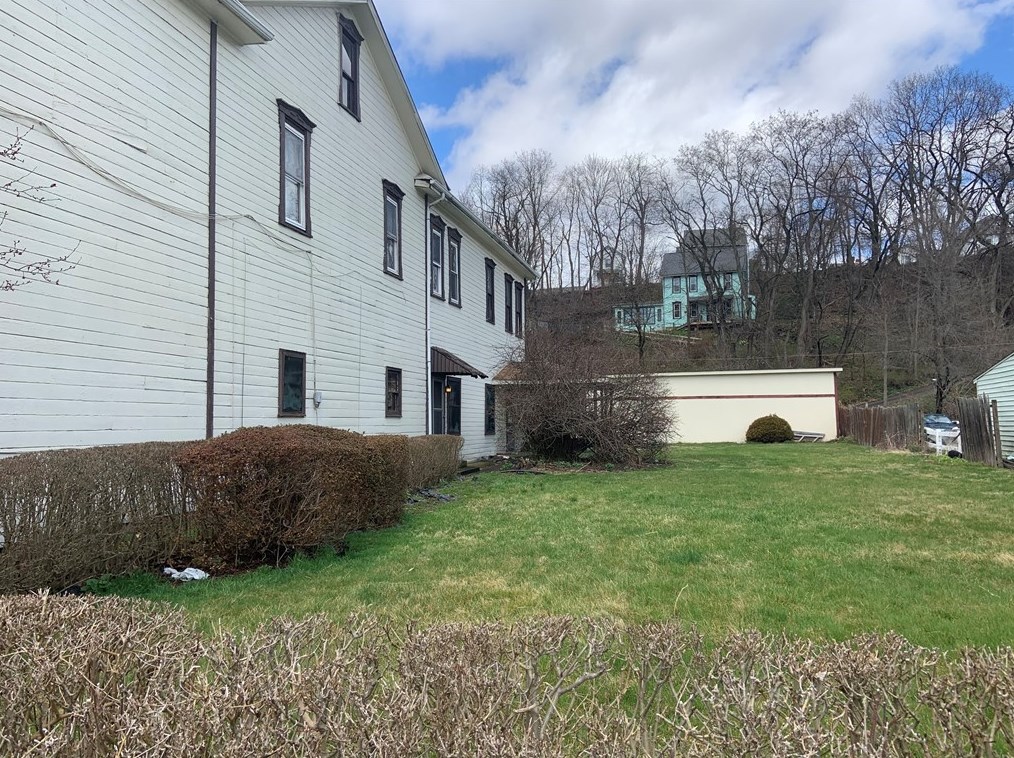 731 6th Ave, Brackenridge, PA 15014-1039