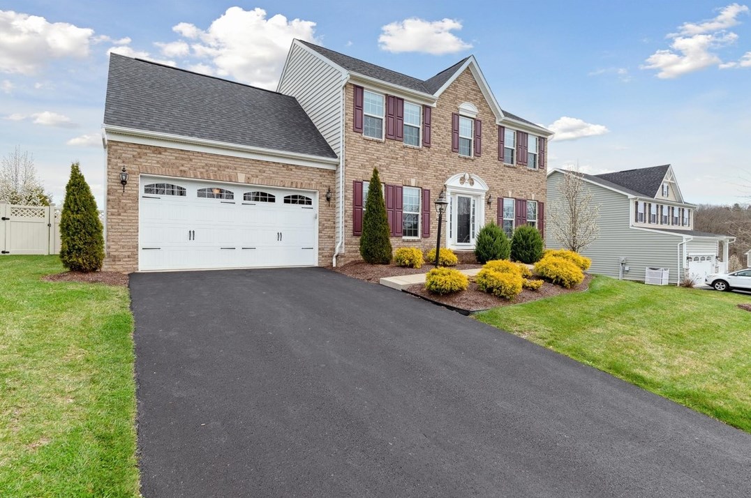 332 Park Edge Dr, Clinton, PA 15026