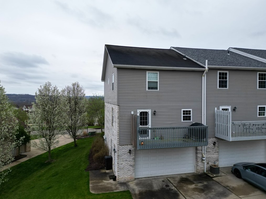 425 Linda Ln, Houston, PA 15342-1083