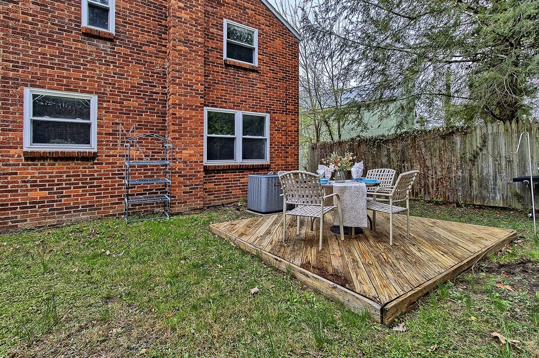 42 Meadowbrook Ave, Greensburg, PA 15601-1759