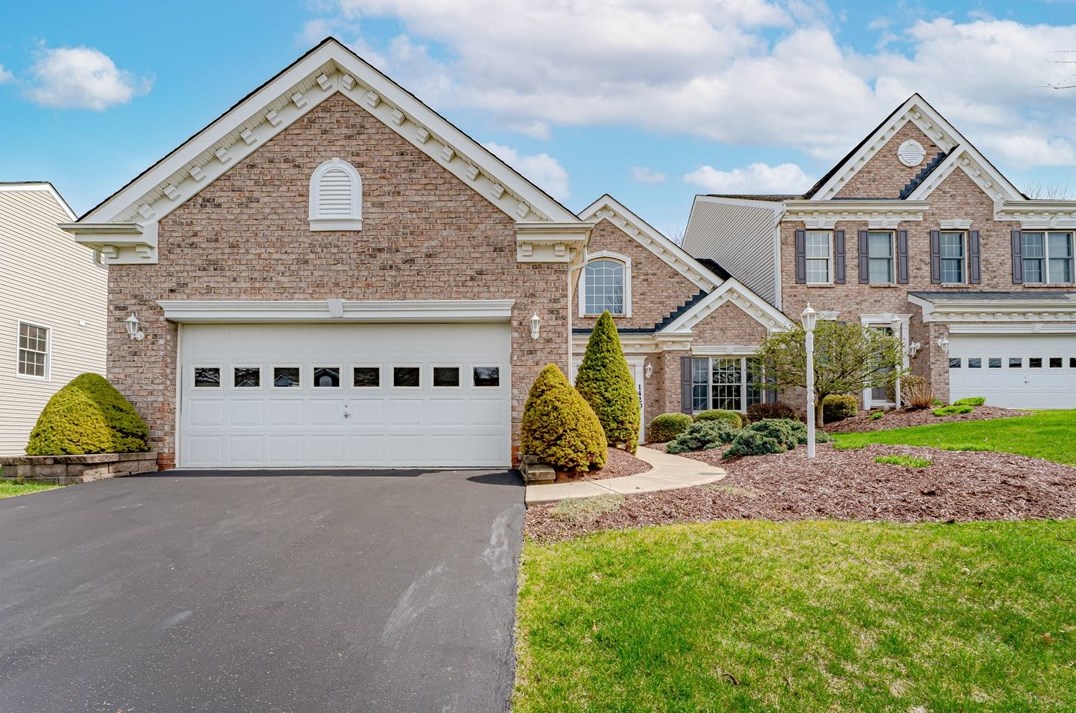 1420 Willowbrook Dr, Washington, PA 15301-5082