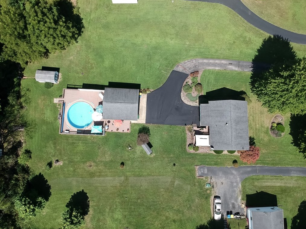 2702 Old Pittsburgh Rd, New Castle, PA 16101