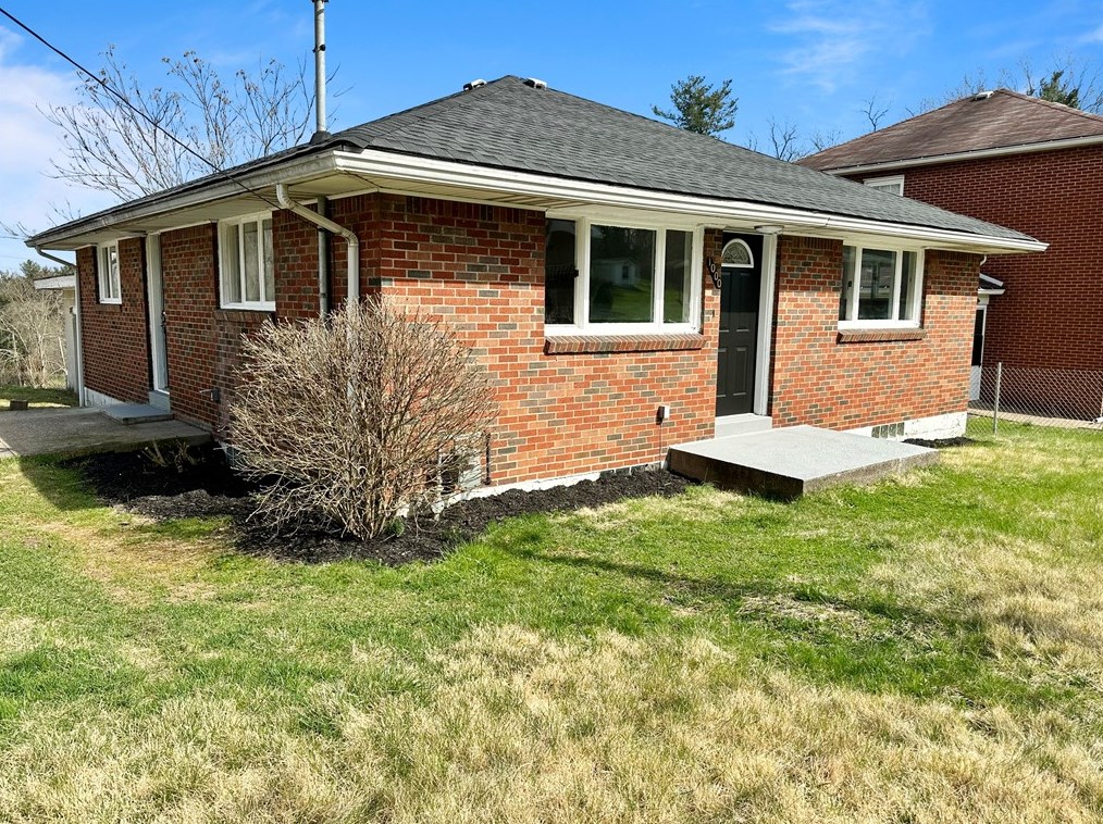 1000 Wilson St, Monessen, PA 15062-1751