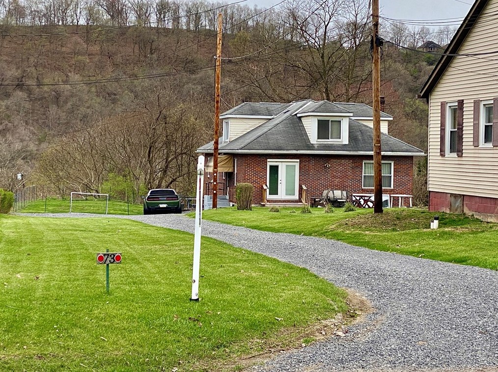 73 Noblestown Rd, Collier Township, PA 15106-1655