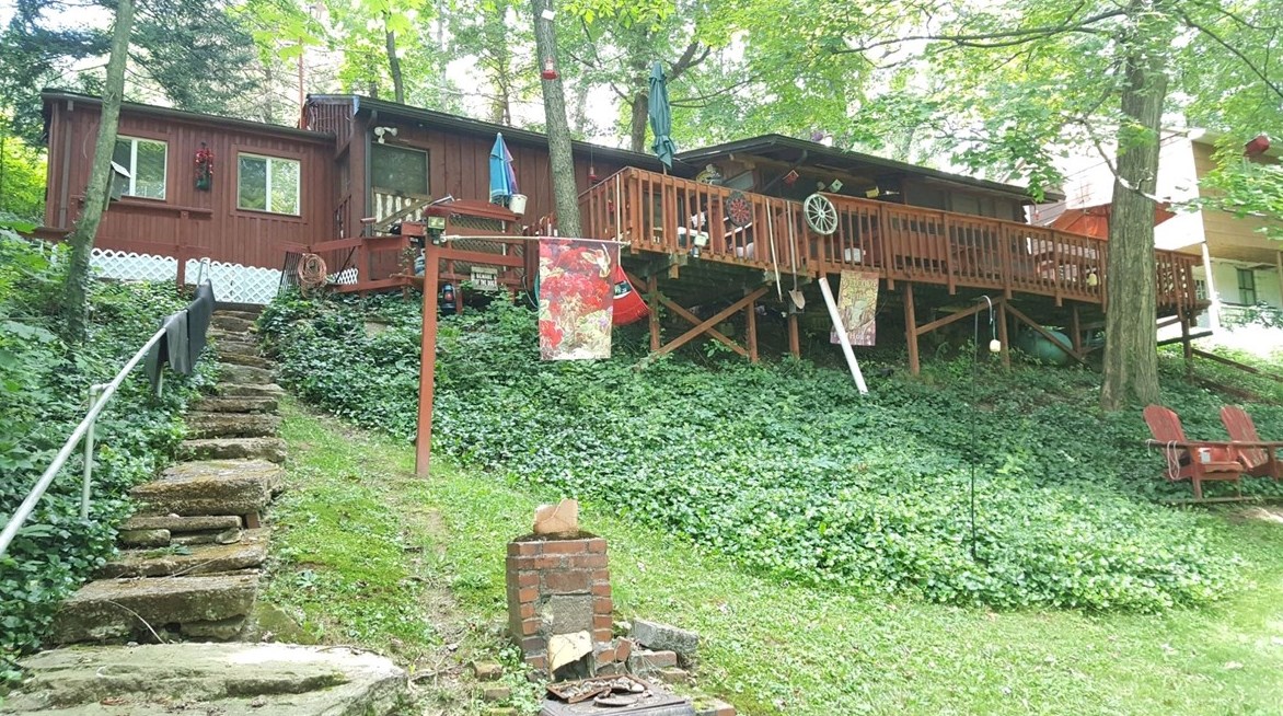 118 Overlook Dr, Slippery Rock, PA 16057